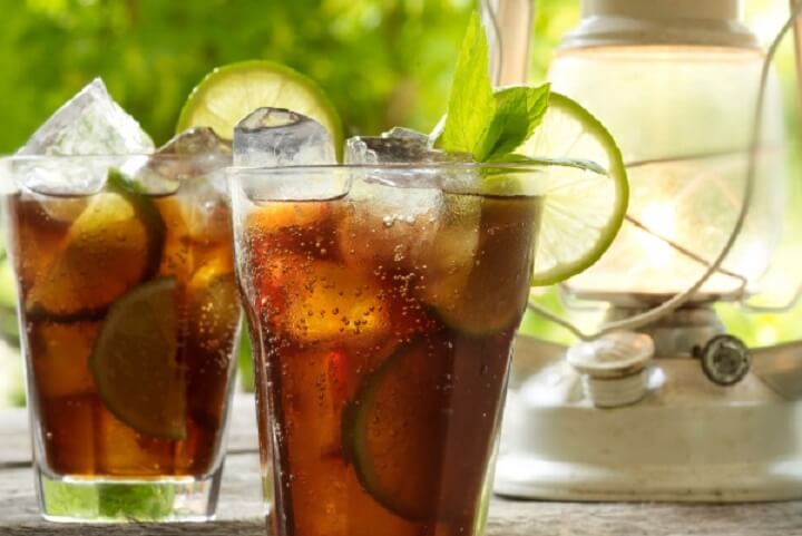 A very simple libation known to the English-speaking Caribbean as "Rum and Coke", this drink is differentiated by the squeeze of lime juice added.